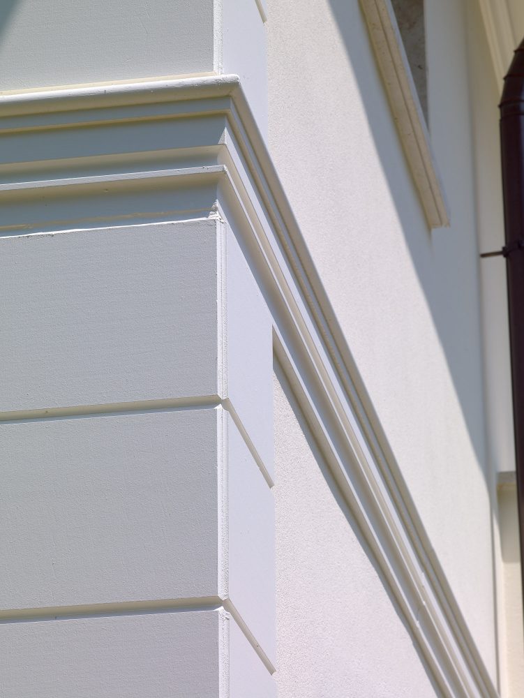 Detail einer renovierten Hausfassade